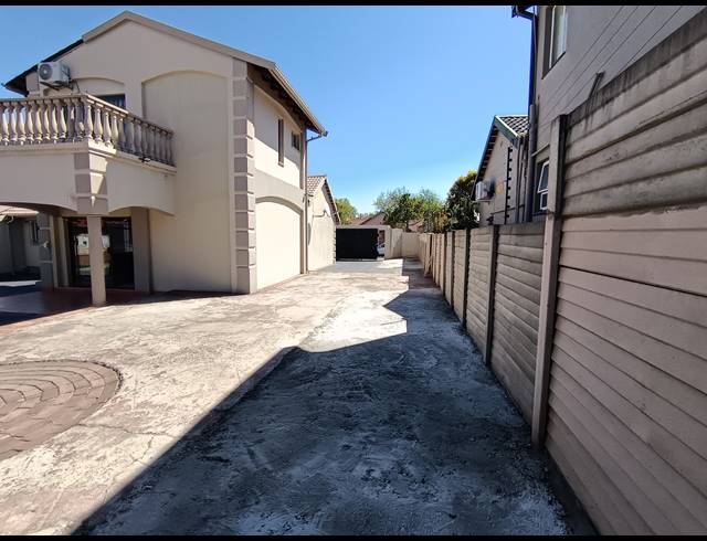 4 BEDROOM FREEHOLD FOR SALE IN BRACKENDOWNS